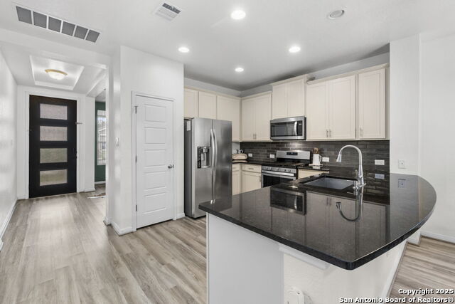 Listing photo id 6 for 8808 Straight Oaks