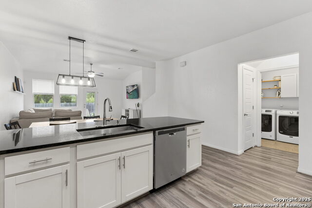 Listing photo id 7 for 8808 Straight Oaks