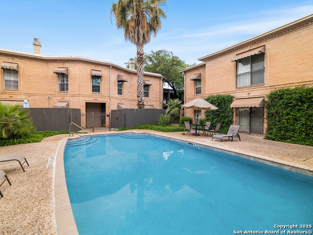 Image 21 of 23 For 7707 Broadway  17