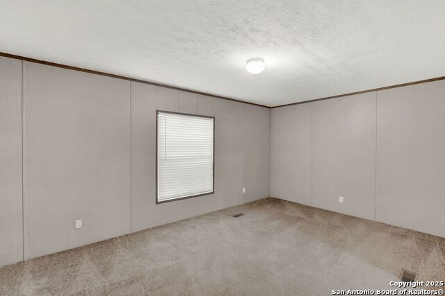 Listing photo id 12 for 2109 17th