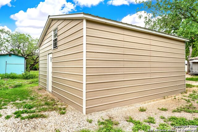 Listing photo id 22 for 2109 17th