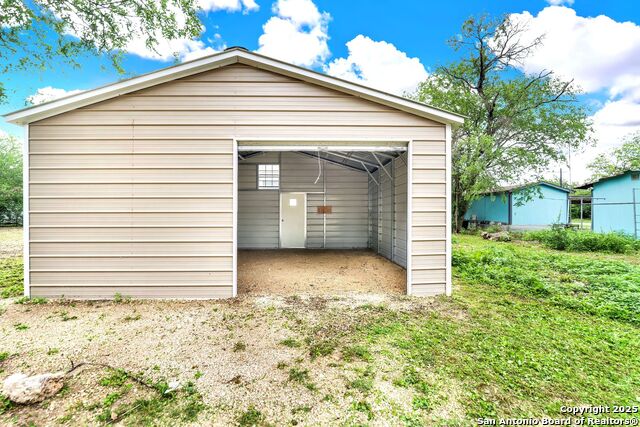 Listing photo id 23 for 2109 17th