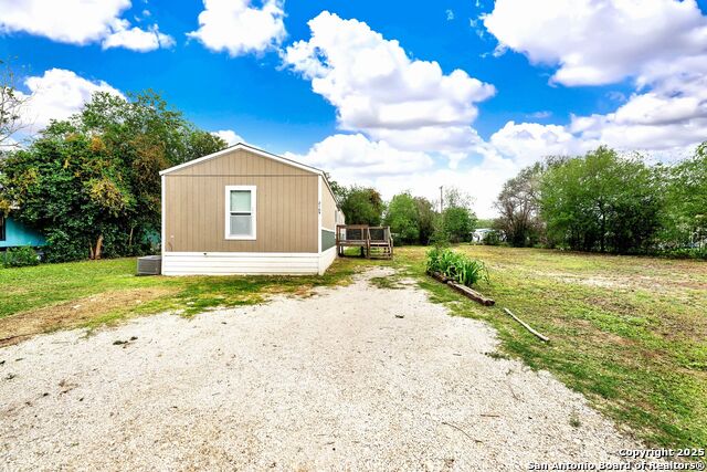 Listing photo id 2 for 2109 17th