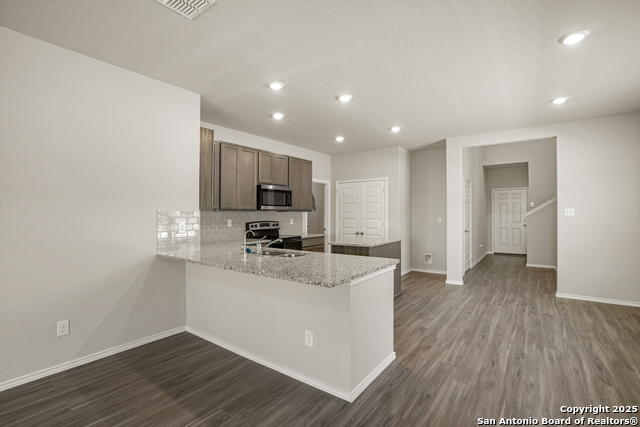 Listing photo id 3 for 9302 Graze Land Drive