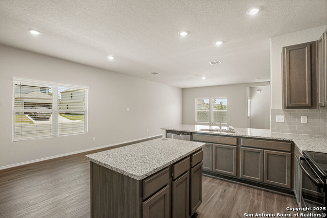 Listing photo id 4 for 9302 Graze Land Drive