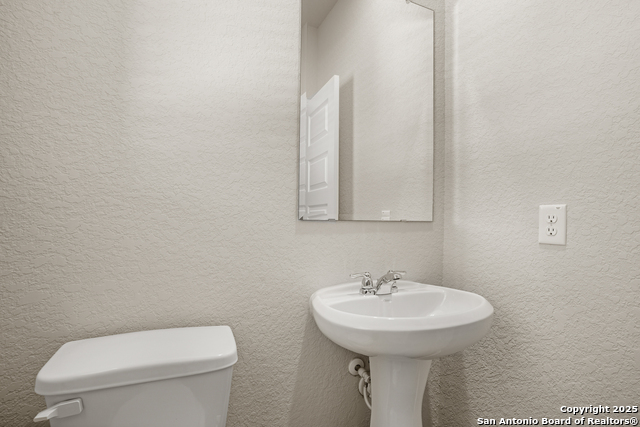 Listing photo id 5 for 9302 Graze Land Drive