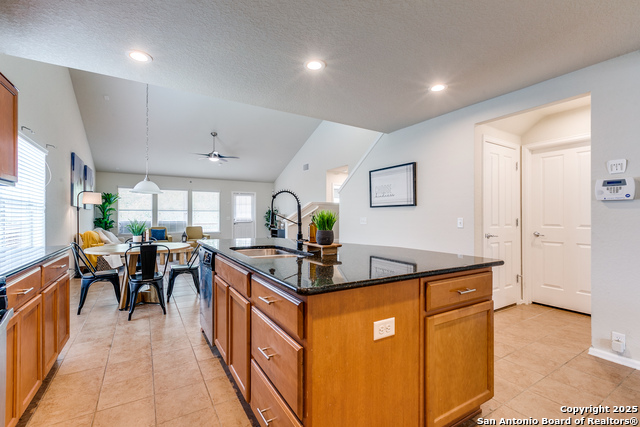 Listing photo id 9 for 10907 Shoo Fly