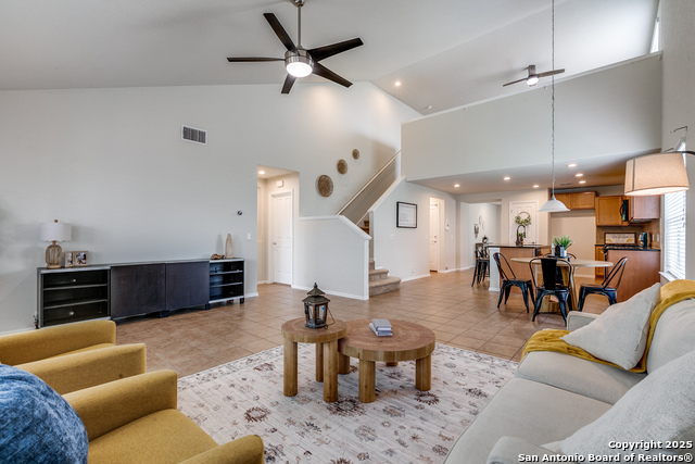 Listing photo id 2 for 10907 Shoo Fly