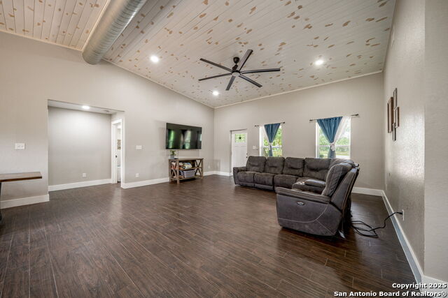 Listing photo id 9 for 332 County Road 423
