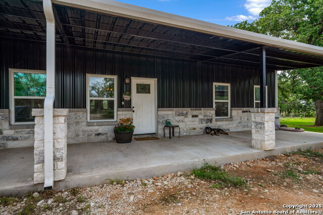 Listing photo id 0 for 332 County Road 423