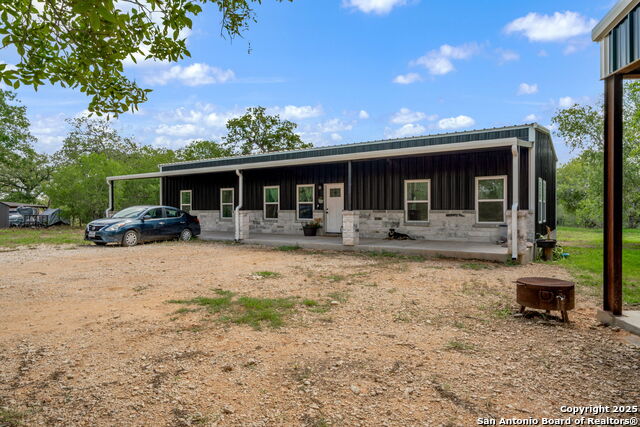 Listing photo id 1 for 332 County Road 423