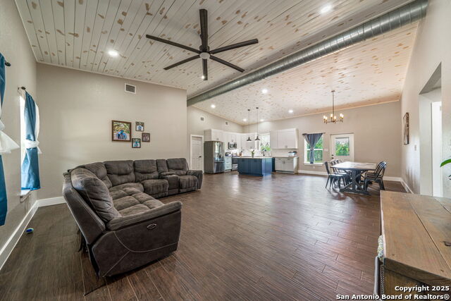 Listing photo id 7 for 332 County Road 423