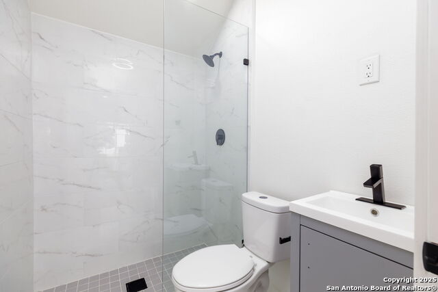 Listing photo id 10 for 310 Mesquite St S 102
