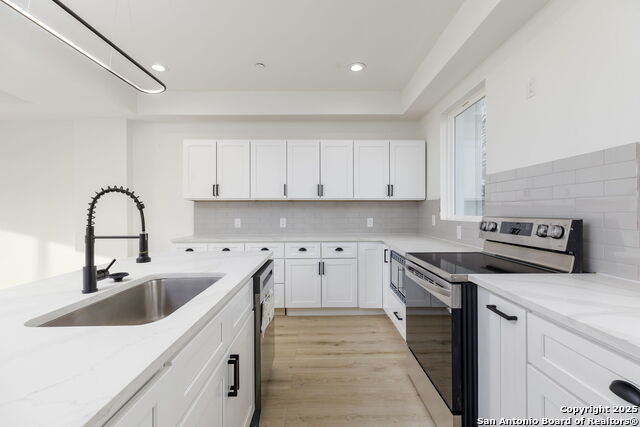 Listing photo id 16 for 310 Mesquite St S 102