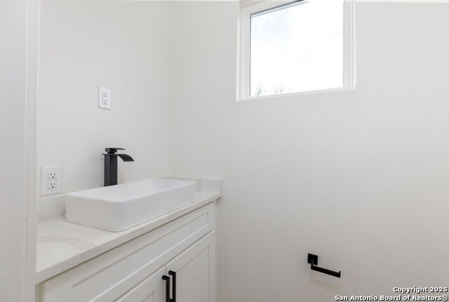 Listing photo id 18 for 310 Mesquite St S 102