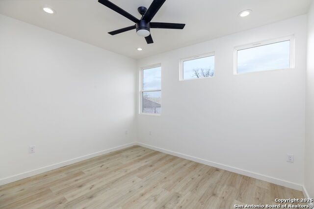 Listing photo id 25 for 310 Mesquite St S 102
