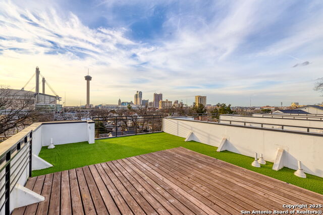 Listing photo id 27 for 310 Mesquite St S 102