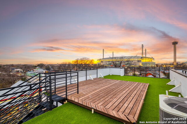 Listing photo id 1 for 310 Mesquite St S 102