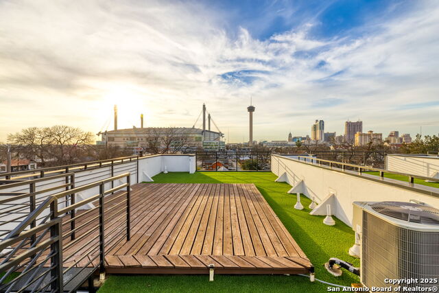 Listing photo id 28 for 310 Mesquite St S 102