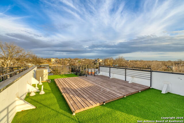Listing photo id 29 for 310 Mesquite St S 102