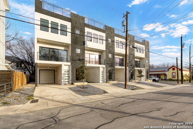 Listing photo id 6 for 310 Mesquite St S 102