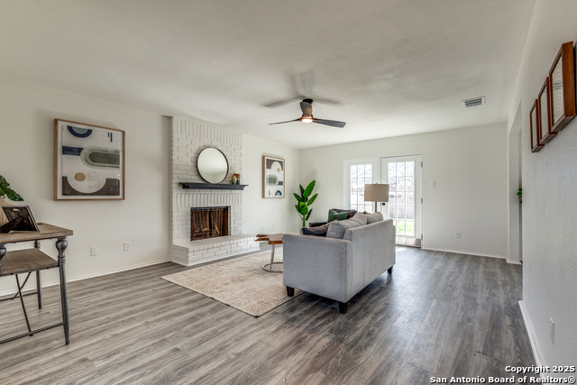 Image 4 of 25 For 9814 Broad Forest
