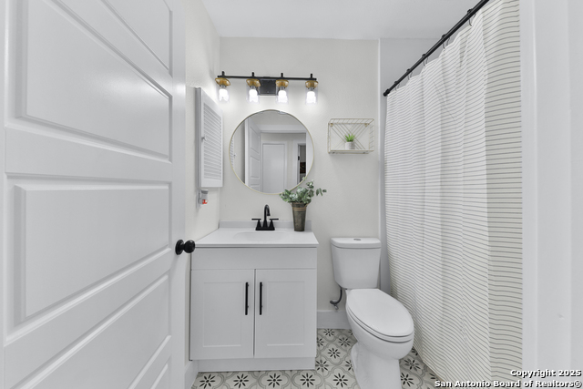 Listing photo id 15 for 3930 Maxine Dr