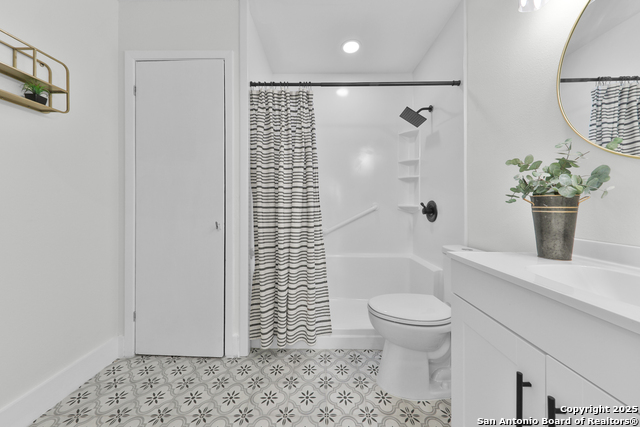 Listing photo id 22 for 3930 Maxine Dr