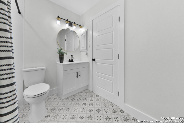 Listing photo id 23 for 3930 Maxine Dr