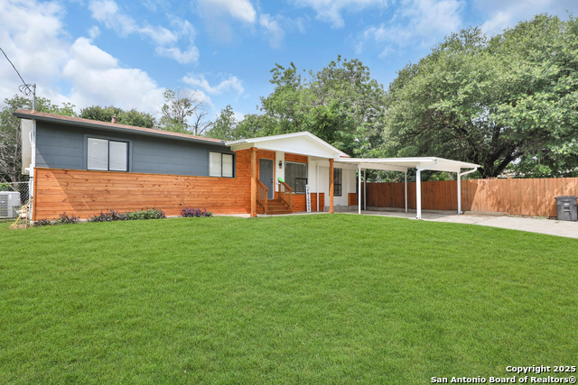 Listing photo id 1 for 3930 Maxine Dr