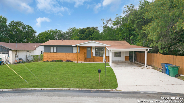 Listing photo id 30 for 3930 Maxine Dr