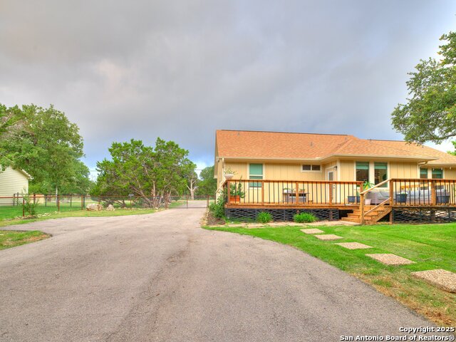 Listing photo id 9 for 5290 Spring Branch