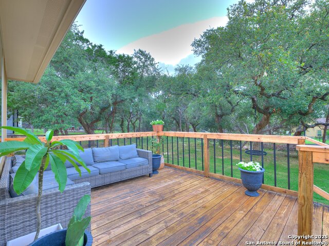 Listing photo id 11 for 5290 Spring Branch