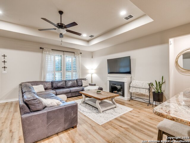 Listing photo id 18 for 5290 Spring Branch