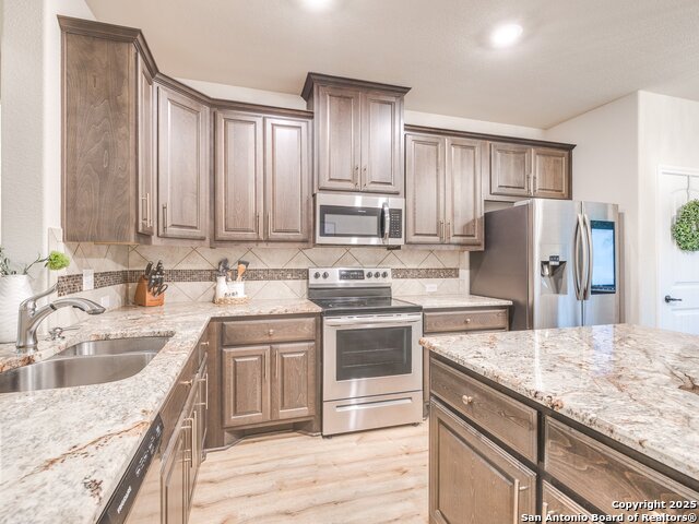 Listing photo id 21 for 5290 Spring Branch