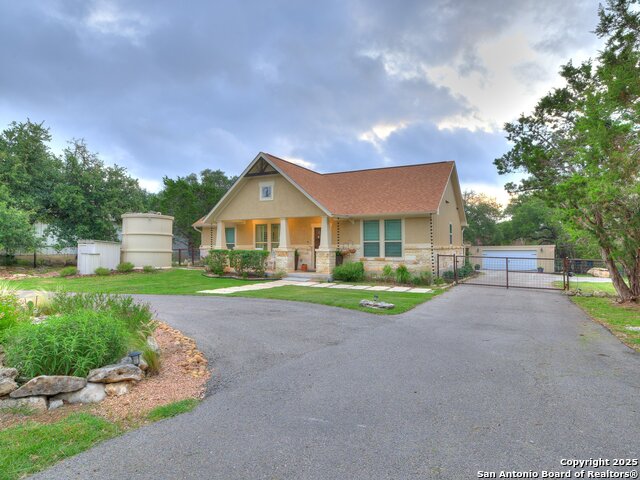Listing photo id 5 for 5290 Spring Branch