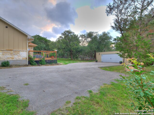 Listing photo id 6 for 5290 Spring Branch
