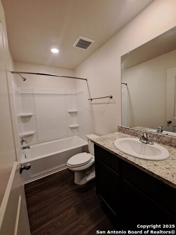 Listing photo id 12 for 3885 Northaven