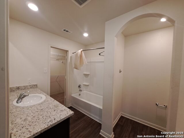 Listing photo id 7 for 3885 Northaven