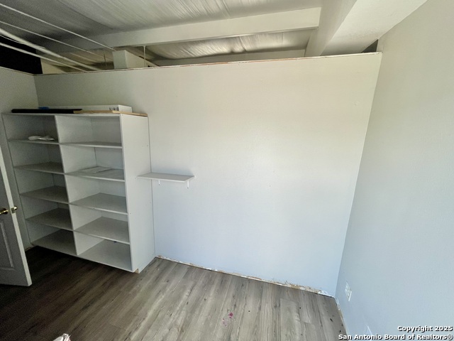 Listing photo id 3 for 1501 Bensdale  A