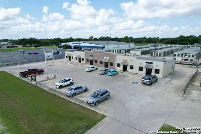 Listing photo id 5 for 1501 Bensdale  A