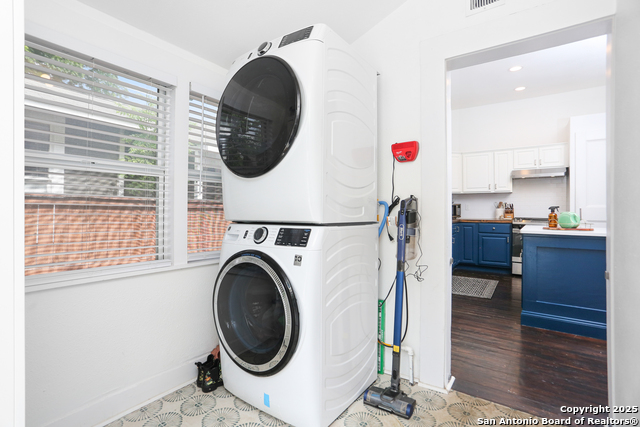 Image 18 of 22 For 1106 Summit Ave W