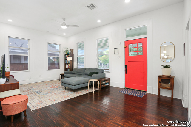 Image 4 of 22 For 1106 Summit Ave W