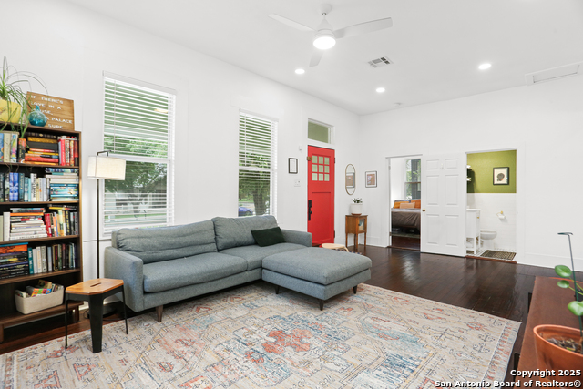 Image 5 of 22 For 1106 Summit Ave W