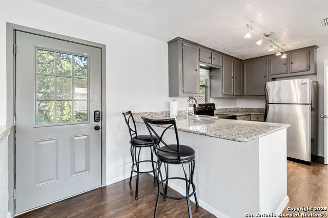Image 2 of 42 For 1359 Glenn Dr