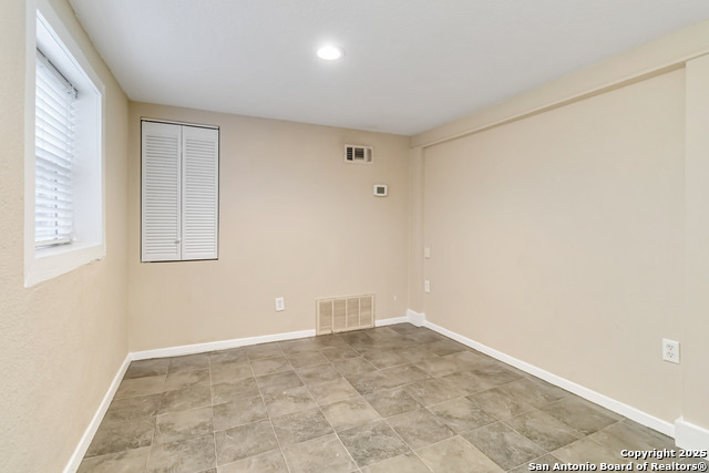 Image 20 of 42 For 1359 Glenn Dr
