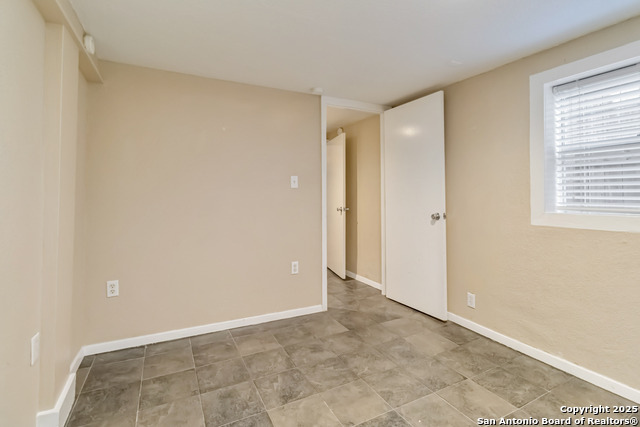 Image 21 of 42 For 1359 Glenn Dr