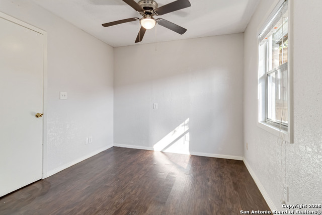 Image 22 of 42 For 1359 Glenn Dr