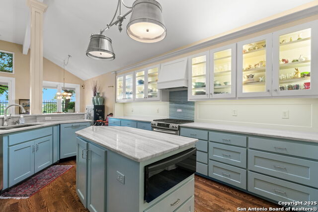 Listing photo id 9 for 41 Longsford