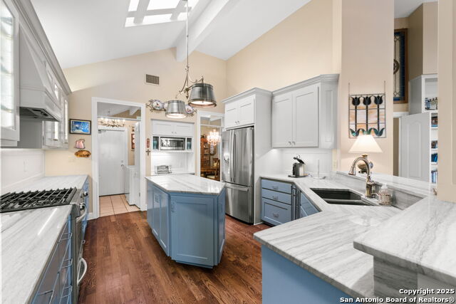 Listing photo id 11 for 41 Longsford
